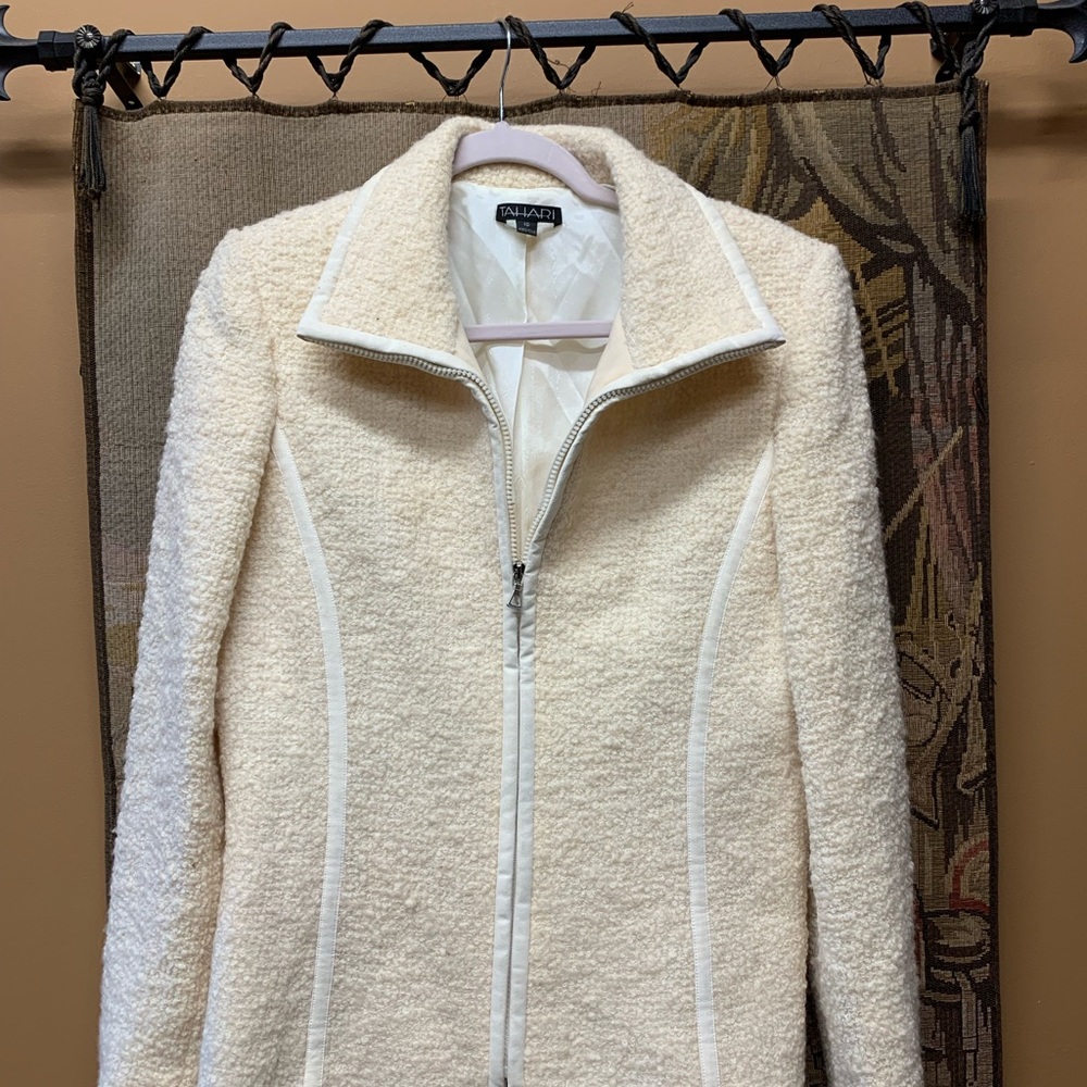 Tahari size 10 off white jacket